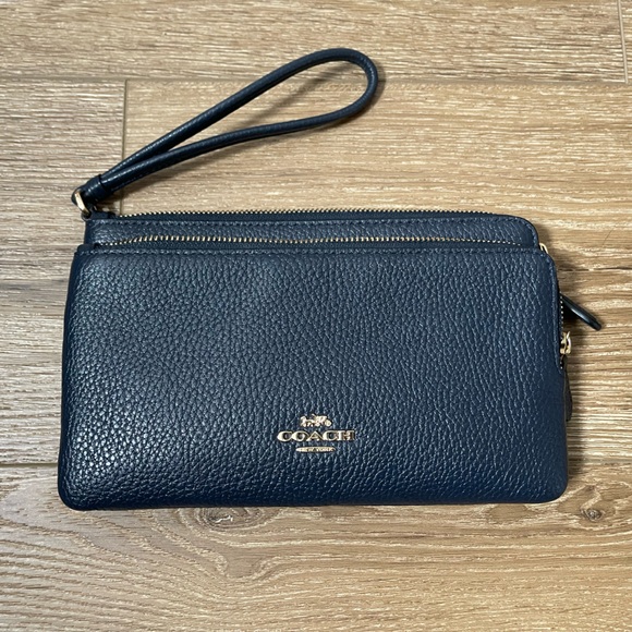 Coach Wallet - Picture 1 of 5